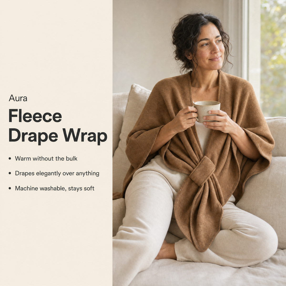 Femme relaxante sur un divan enveloppée dans l'Aura Wrap, principaux avantages